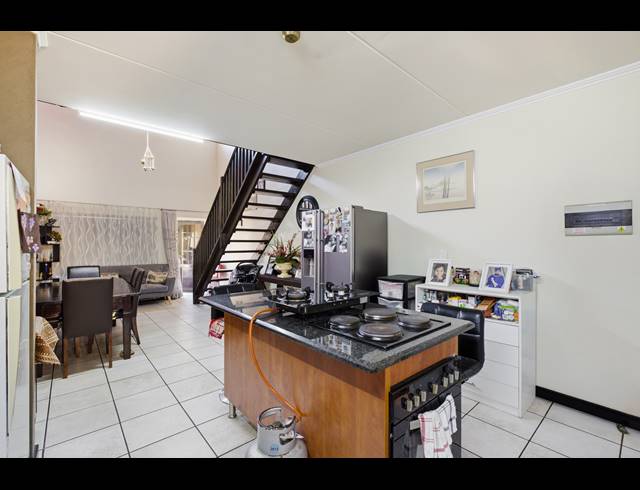 3 BEDROOM APARTMENT FOR SALE IN SUNNINGHILL